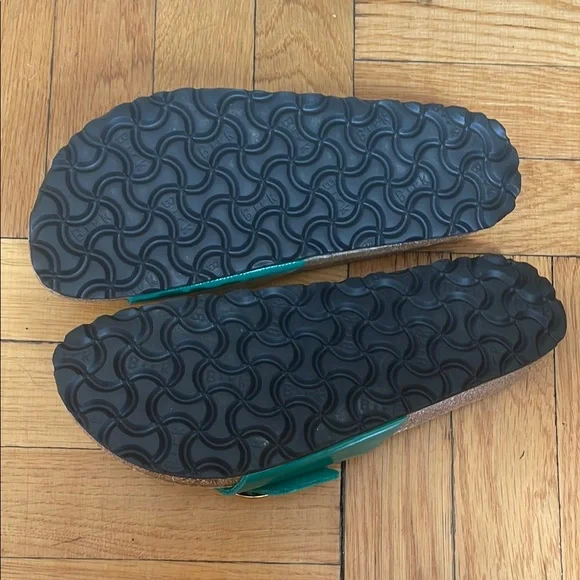Birkenstock Madrid Green Sandals with Gold Buckle - LIKE NEW - Picture 4 of 4